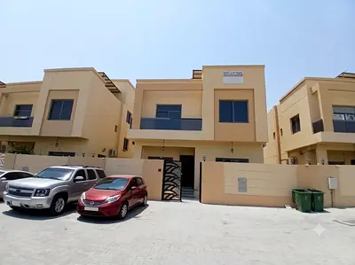 للبيع الياسمين عجمان فيلا 5 غرف 7 حمامات 2 مطبخ مجلس صاله روف بلكونه خادمه 4000 قدم 1.55 مليون درهم