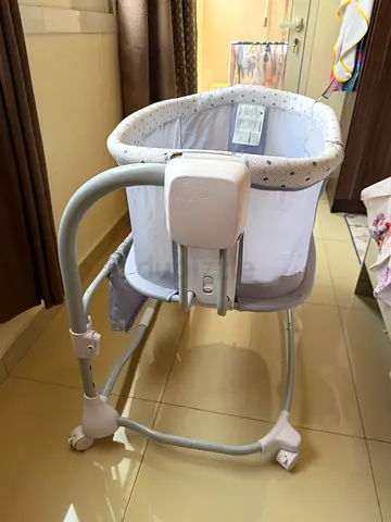 Portable Baby Bassinet with Music and Vibration