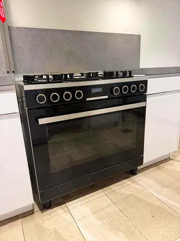 Bosch electric 5buners digital series 8 cooking range for sell