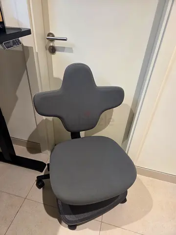Newtral Standing-Mate Chair