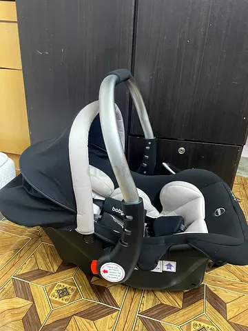 Babyhug Infant Car Seat (Rear-Facing) – Like New!