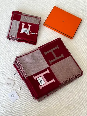 Hermes Blanket Set With Pillows