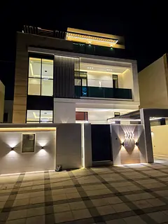 First occupancy - Two floors with a roof terrace - Private pool - Equipped parking - High-quality mo