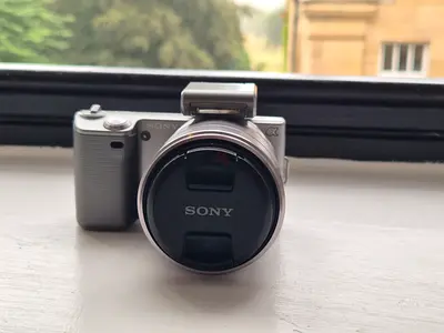 Sony NEX 5 Mirrorless Camera with 16-50mm Lens (Good Condition)