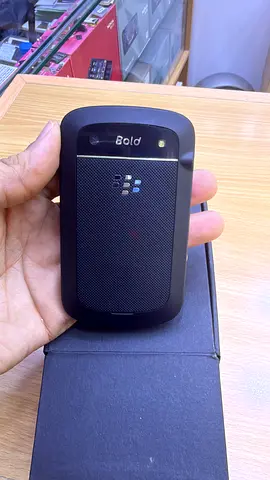 BlackBerry Bold 9900 in Black
