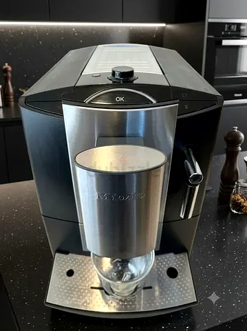 Miele Automatic Coffee Machine for Sale – Excellent Condition | Premium German Engineering