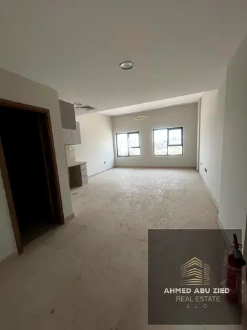 جيم - مسبح - باركن - اول ساكن - استوديو مساحة واسعة-تشطيبات فاخرة - مطبخ -حمام - تكييف مركزي - قريب من جميع الخدمات و علي شارع شيخ محمد بن زايد مباشرة