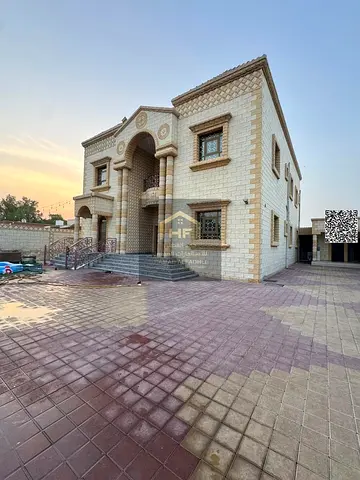Villa for sale in Al Rawda 3, excellent location, freehold ownership for all nationalities. Land area: 9,000 sq ft Villa area: 5,500 sq ft, comprising