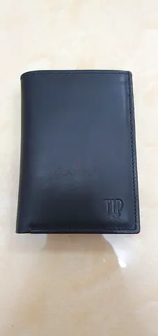Black Leather Mens Bifold Wallet - Good Condition