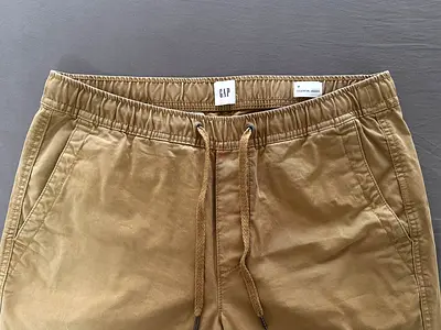 GAP mens casual drawstring chinos – khaki, size M