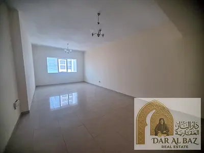 ثلاث غرف وصالة للايجار السنوى بالشارقة | تكييف مجانى | خزائن بالحائط | موقع مميز بالتعاون قريب من جميع الخدمات | جاهزة للسكن الفورى