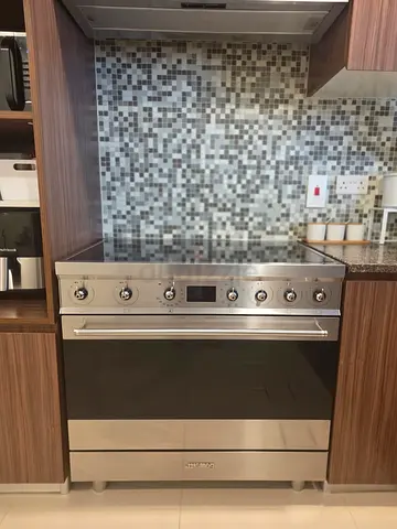 Smeg Latest model Induction Cooker 90x60cm With Oven Flawless Condition