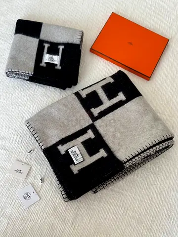 Hermes Blanket Set With Pillows