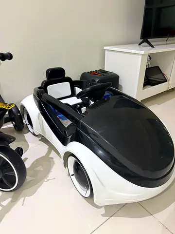 Kids Electric Ride-On Car with Parental Handle - White