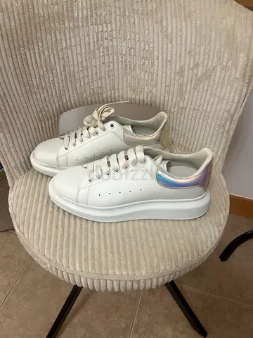 Alexander McQueen White platform sneakers with iridescent heel