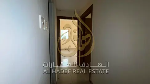 # ✨ شقة غرفتين وصالة للإيجار السنوي في أبو شغارة – الشارقة ✨ فرصة مميزة للسكن في **منطقة أبو شغارة – الشارقة**، بموقع استراتيجي **خلف ميجا مول**، حيث