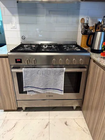 Bosch 8 series 90cm Stainless Steel 5-Burner Gas Range with Electric Oven - Excellent Condition