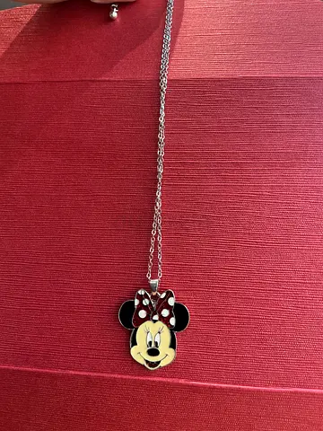 Super cute Minnie mouse design necklace!