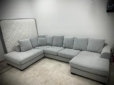 Looks great condition the one brand Kingston Ushape sofa