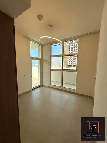 شقة فندقية بغرفتي نوم | عزيزي بلازا الفرجان | شرفة وإطلالة على المدينة | تشطيبات حديثة