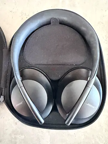 Bose 700 QuietComfort over-ear wireless headphones