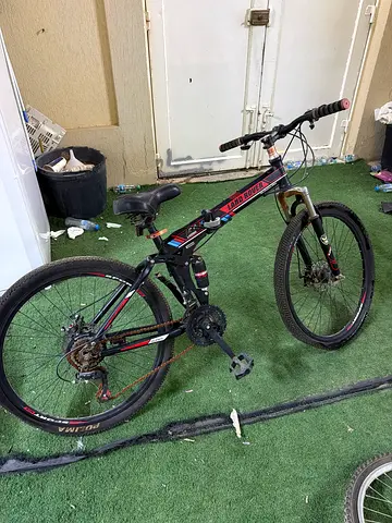 Second-hand adult mountain bike - needs minor repair