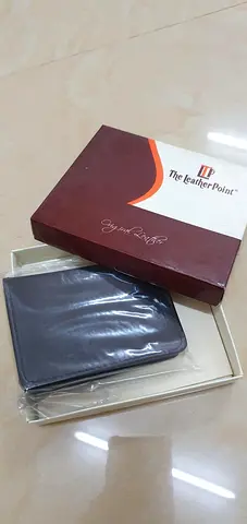 Leather bi-fold card holder wallet with box - New