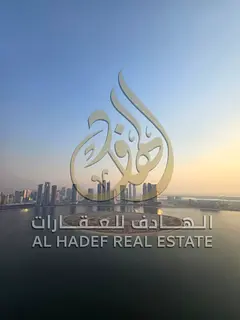 | Balcony and sea view | Closets and parking | Gym and pool | Strategic location near Dubai |