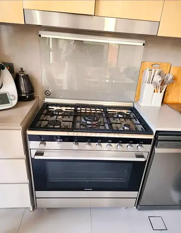 Free Delivery- SIEMENS Italian 5-Burner Full Gass Cooking Range 90x60 CM