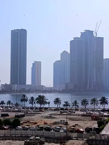 Direct Al Khan Lake view. 3 master bedrooms plus maid's room, 5 bathrooms, gym, pool, free parking and central AC in a modern tower.
