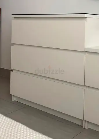 Chest of drawer