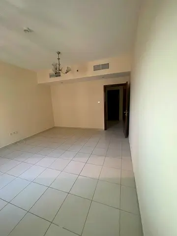 غرفه وصاله في المجاز3 مقابل حديقه الصفيا بلكونه كبيره وحمام وخزائن حائط متوفر باركن داخل البنايه للايجار السنوي 4 دفعات فقط تامين 2300 شيك مؤجل