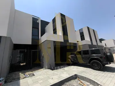 🏡 Luxury villa for sale in Al Zorah – Ajman | Ground + 2 floors | Brand new, first occupancy | 4 master bedrooms + maid's room | Large garden and ter