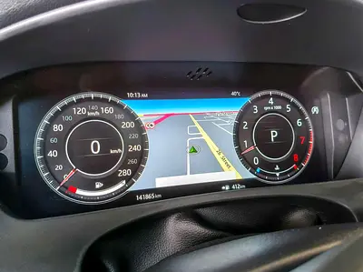 2019 Jaguar F-PACE photo 16