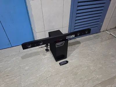 Samsung 2.1ch Soundbar Subwoofer (Bluetooth, ARC) with Remote in excellent working condition