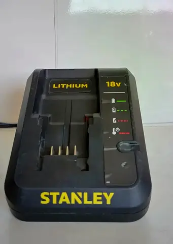 STANLY CHARGER 18V