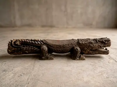 Hand-carved Wooden Crocodile Sculpture / Decorative Antique-style Figurine
