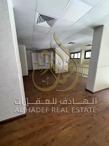 للإيجار السنوي | محل تجاري مميز في المجاز 3 – الشارقة