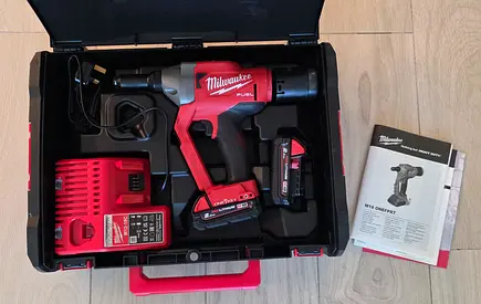 Rivet gun MILWAUKEE, 18V batery+charger