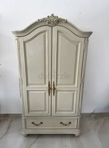 2 doors cabinet /armoire