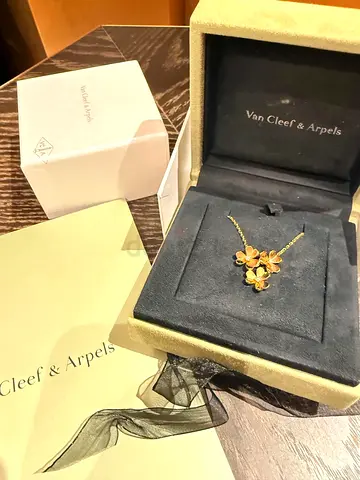 Authentic Van Cleef Arpels Frivole 3 Flowers Necklace 18K Rose Gold Diamond