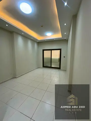 غرفة وصالة للإيجار السنوي _ أبراج مدينة الإمارات __ 2 حمام __ على شارع الشيخ محمد بن زايد __ موقع مميز _ 4 دفعات ___ 30 ألف فقط-----