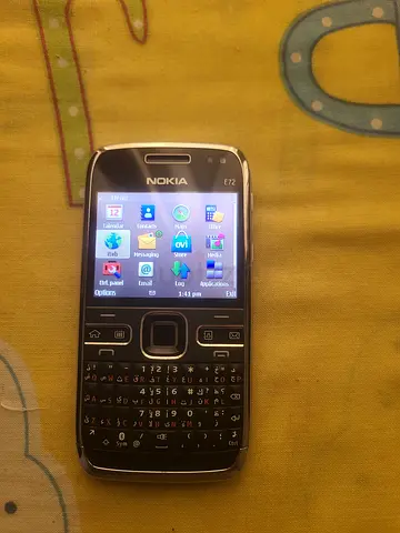 Nokia E72 QWERTY Phone with Arabic and English Keypad