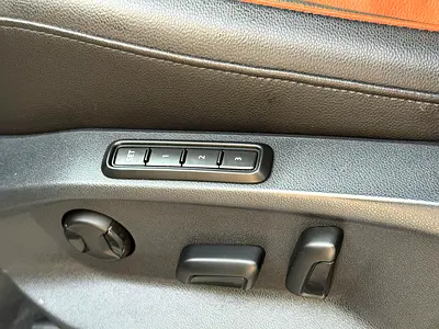 2018 Volkswagen TIGUAN thumbnail 16