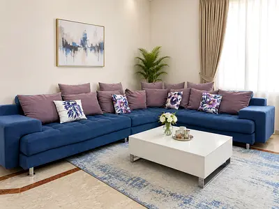Large Blue L-Shaped Sectional Sofa with Cushions - Good Conditionكنب زاوية كبير وأنيق، لون أزرق ملكي