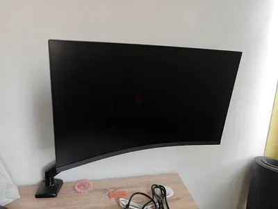 27-inch Curved Monitor on Adjustable Desk Mount - Good Condition