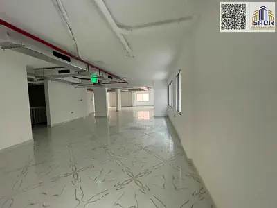 For rent: Mezzanine in a brand new building, 5000 square feet, suitable for all commercial activities such as gyms, companies, or any other business.