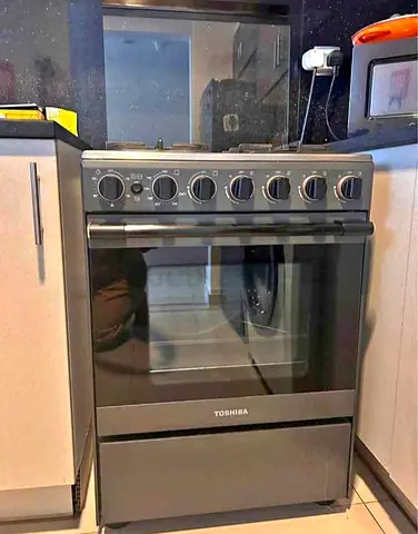 Toshiba 60x60cm Free-standing Gas Cooker with Oven - Good Condition