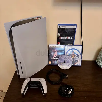 Ps5 disk with one controller and 4 games