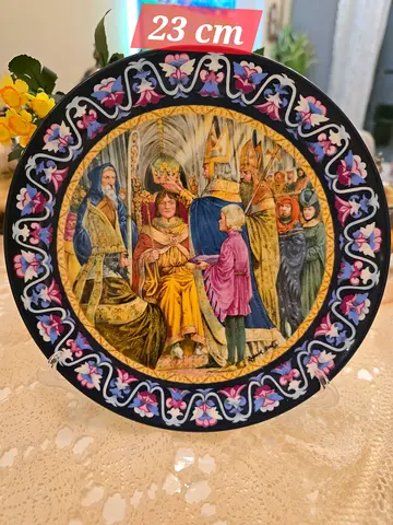 Wedgwood Arthur Crowned King collector plate from the Legend of King Arthur